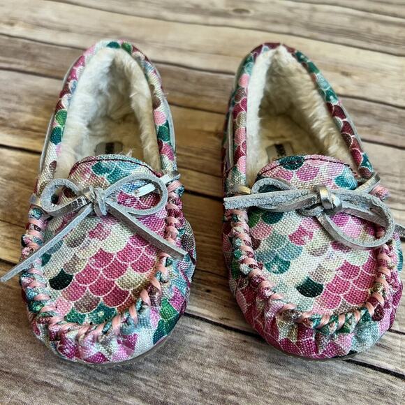 Minnetonka Mermaid Slippers - Picture 4 of 8